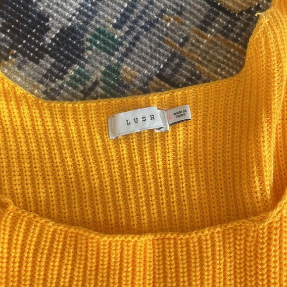 Lush gold/yellow flowy knit tank - Picture 2 of 2